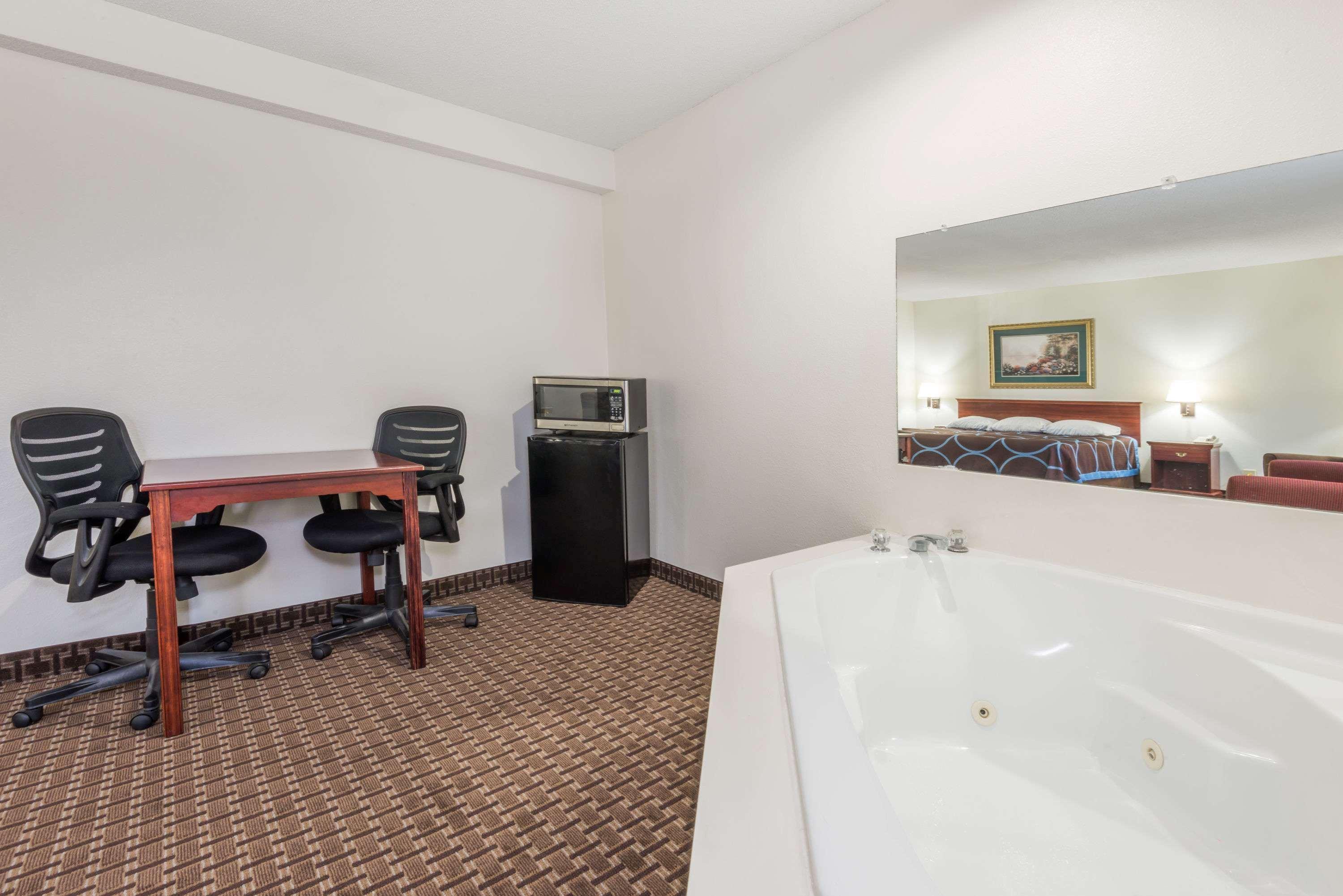 Hotel Super 8 By Wyndham Gardner