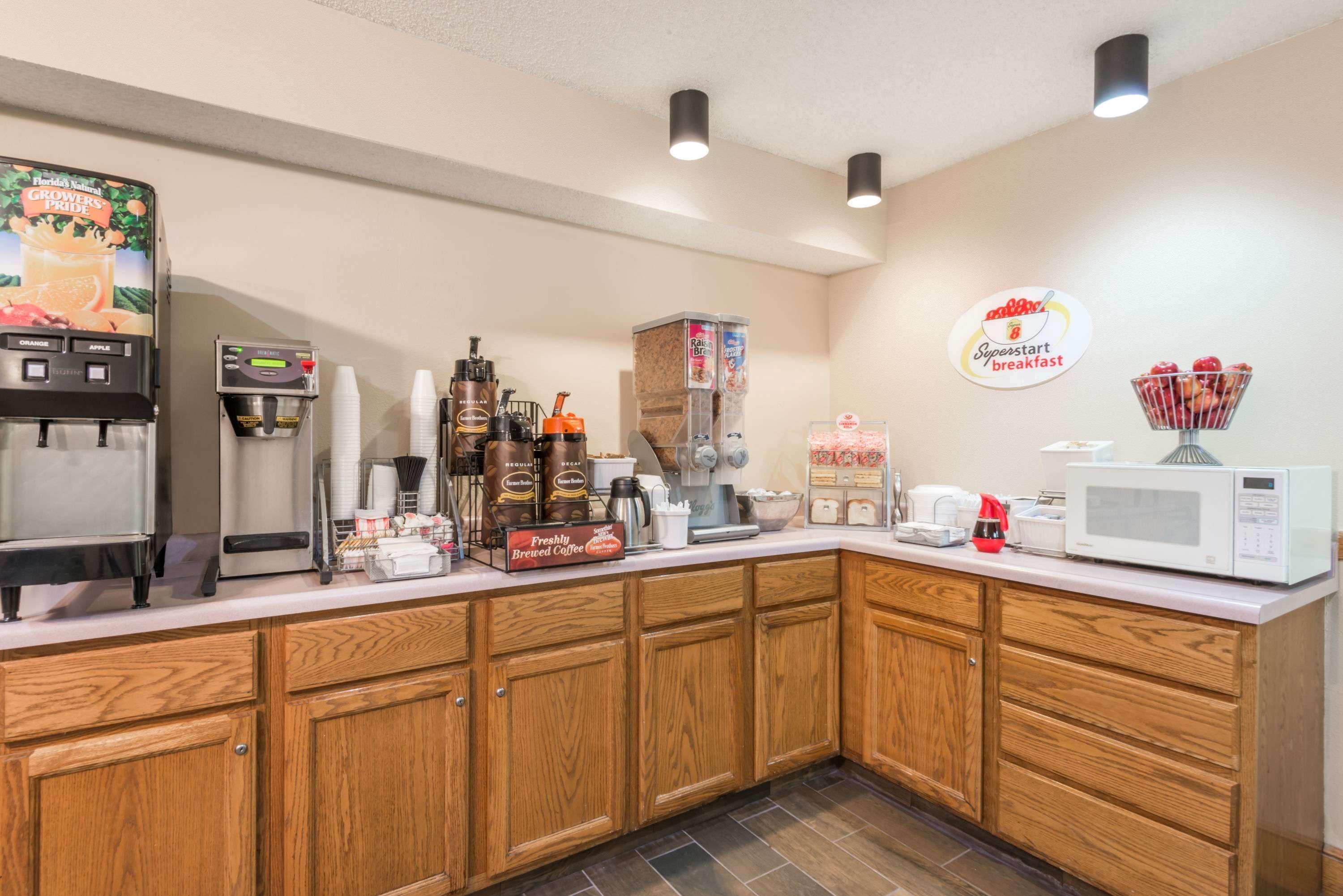 Super 8 By Wyndham Hotel 2*