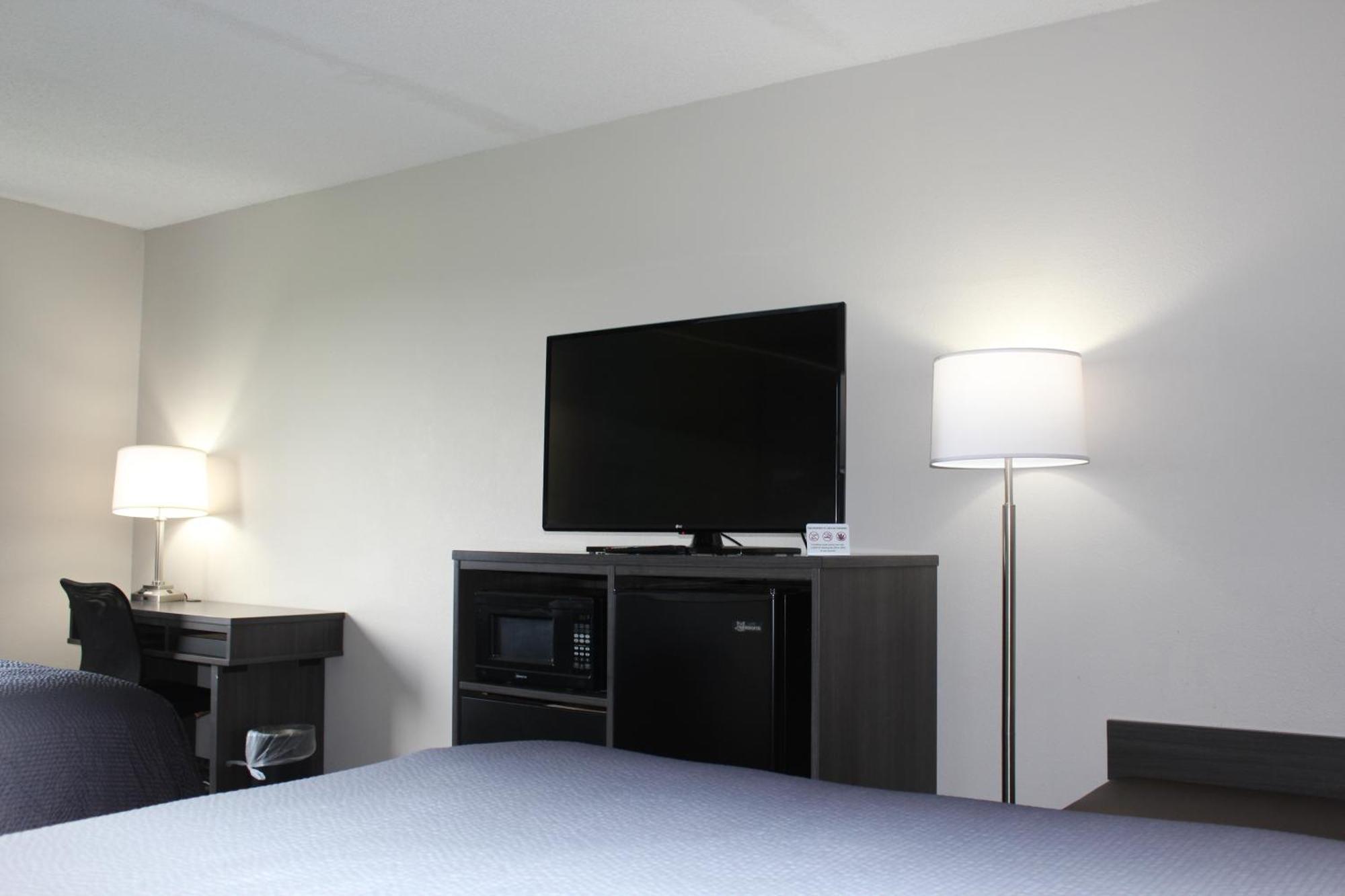 Super 8 By Wyndham Hotel 2*